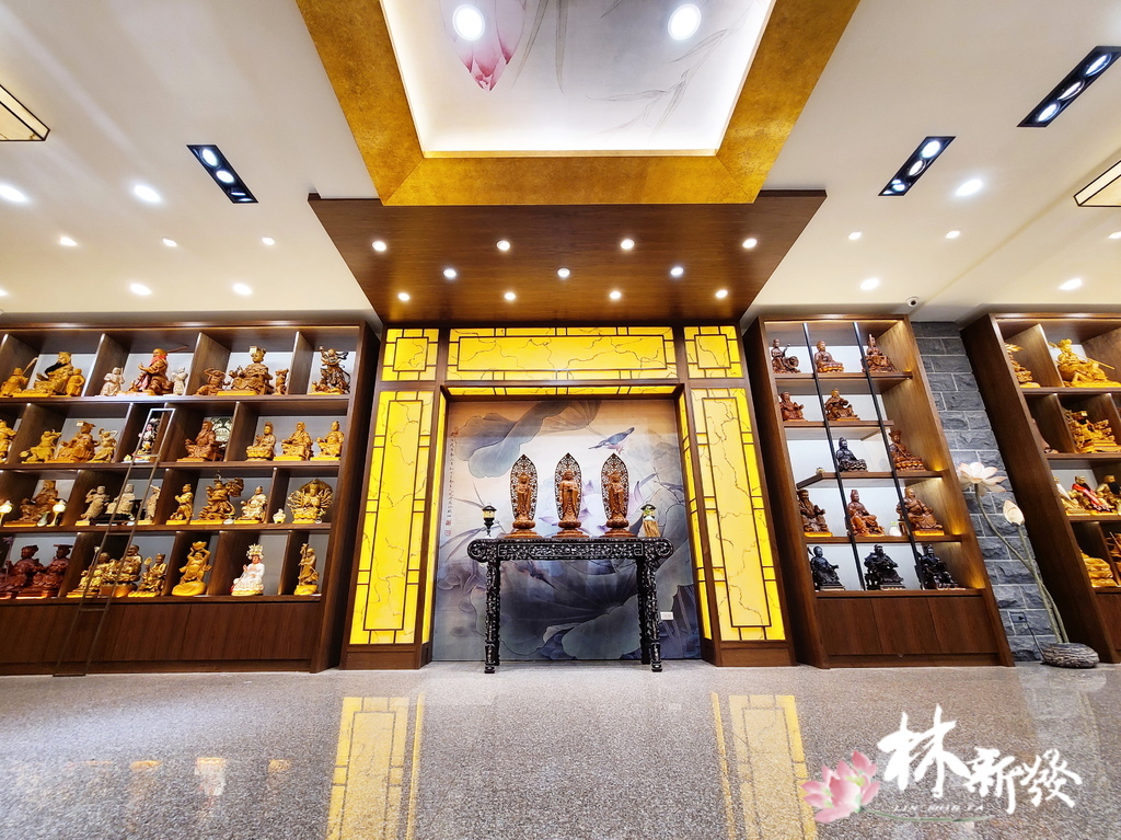 樟木黑檀紅檀各種木頭雕刻品 神佛 神像的 聖殿 莊嚴感