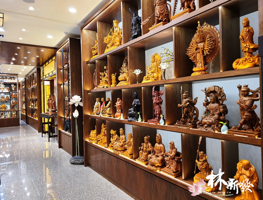 南崁林新發二樓神像區 找神像來林新發 水晶蓮花燈 與 神像 佛像