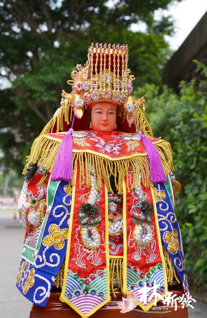 浮棉4條蔥．全手工花邊．全縫鳳披肩媽祖袍-003.JPG