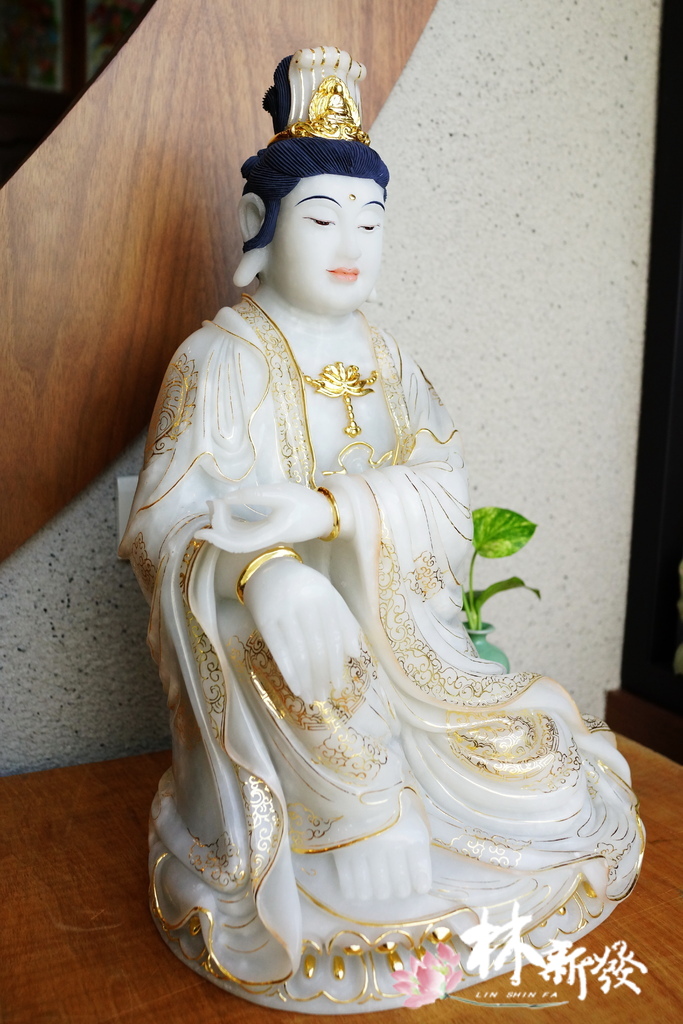 完成的白玉觀音作品-006.JPG