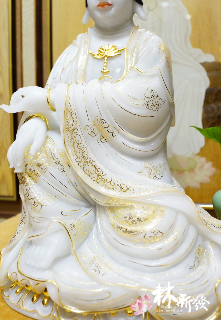 完成的白玉觀音作品-021.JPG