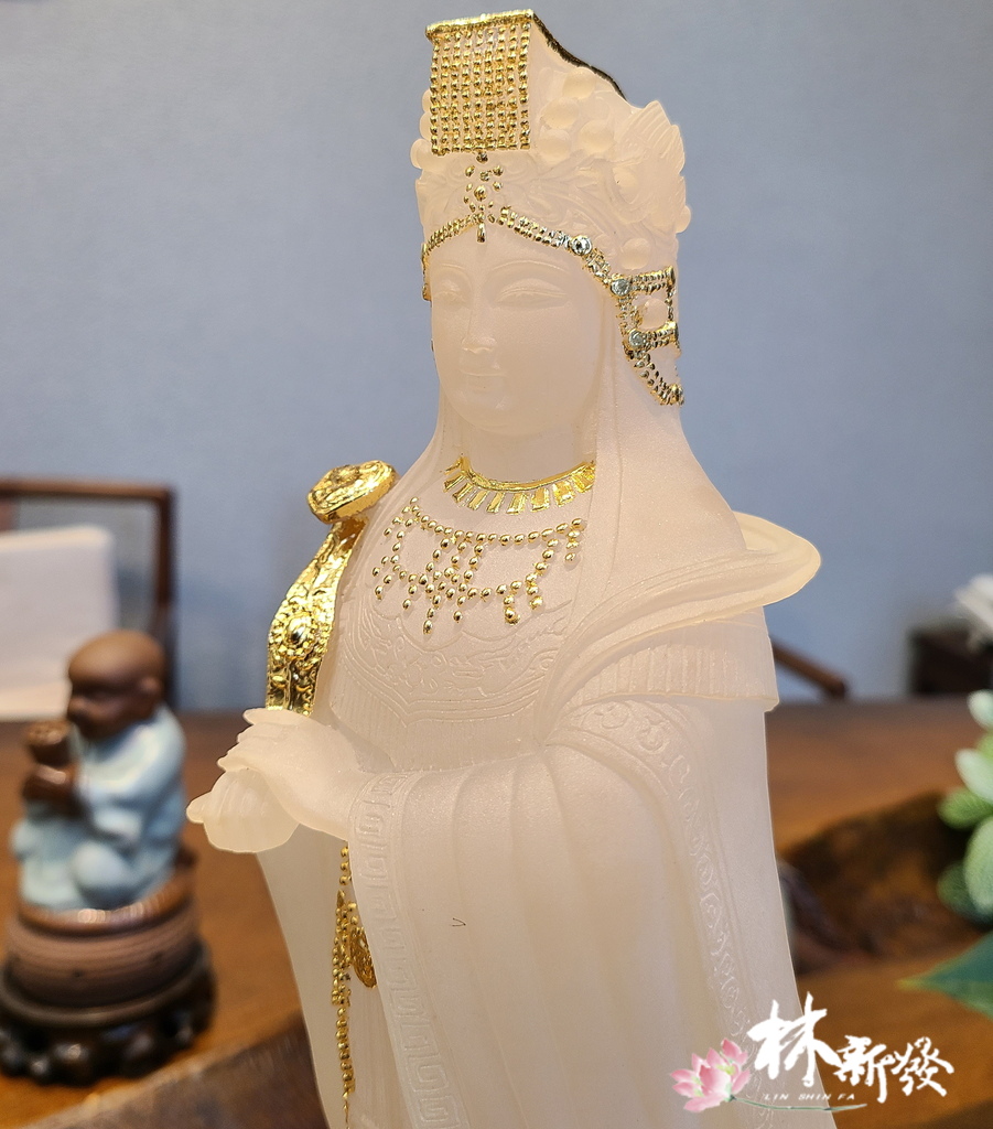 新發神藝-白玉湄洲媽祖．德化白瓷朝天媽祖