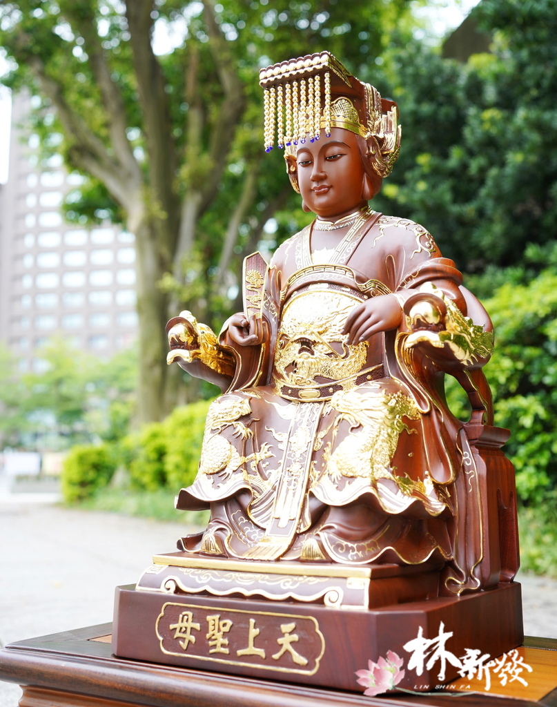 20240601-綠檀媽祖娘娘描金完成尺六作品-004.JPG 20240601-綠檀媽祖娘娘描金完成尺六作品-004.JPG