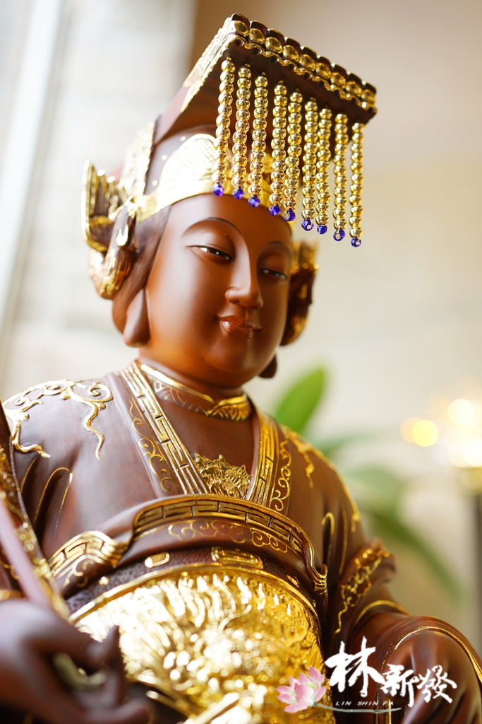 20240601-綠檀媽祖娘娘描金完成尺六作品-006.JPG 20240601-綠檀媽祖娘娘描金完成尺六作品-006.JPG