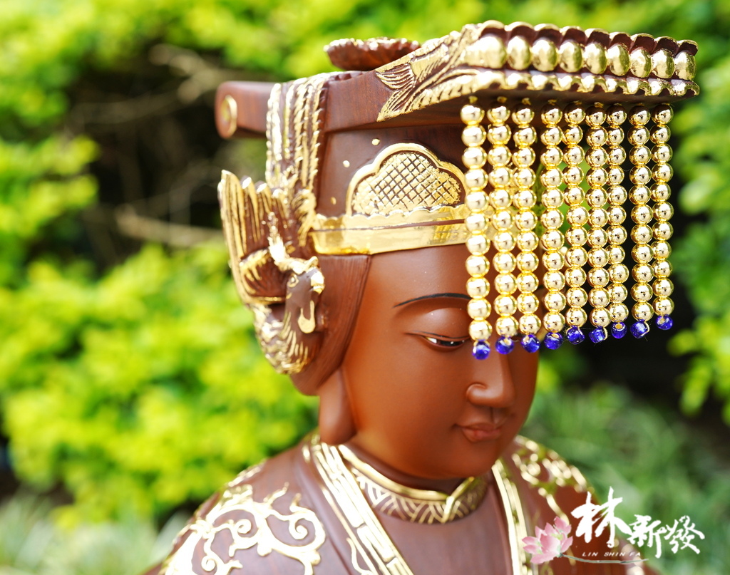 20240601-綠檀媽祖娘娘描金完成尺六作品-007.JPG 20240601-綠檀媽祖娘娘描金完成尺六作品-007.JPG