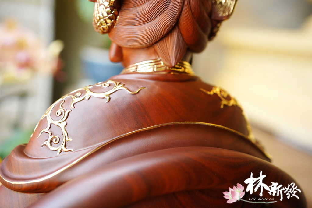 20240601-綠檀媽祖娘娘描金完成尺六作品-013.JPG 20240601-綠檀媽祖娘娘描金完成尺六作品-013.JPG