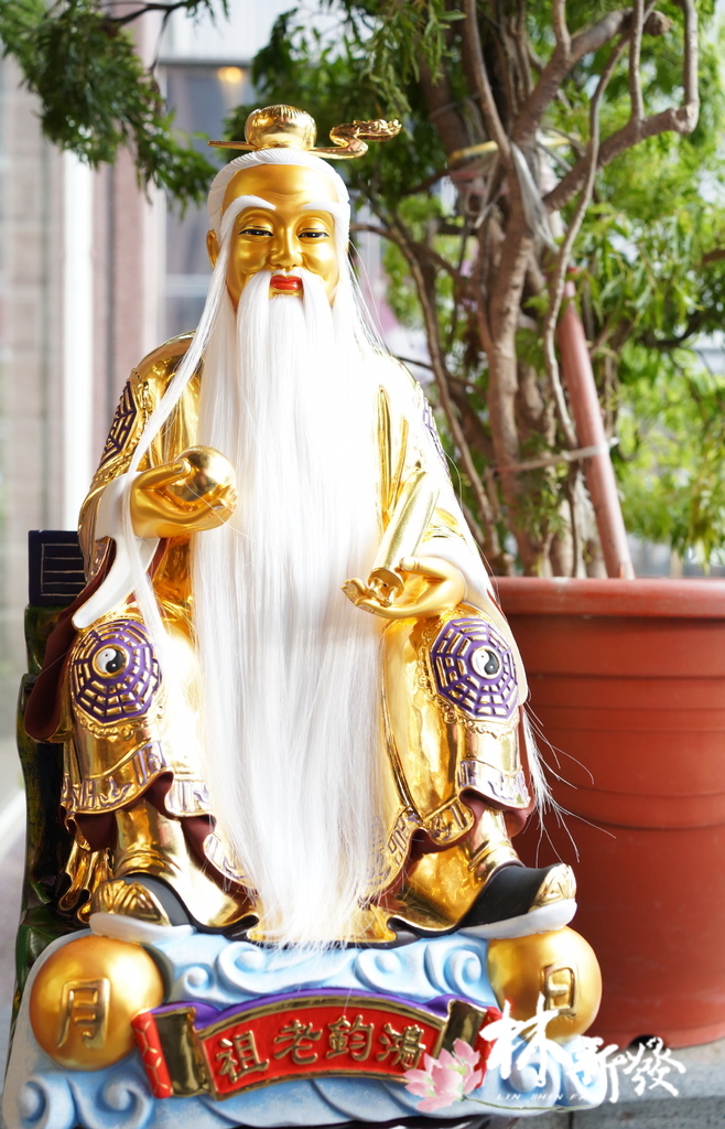 鴻鈞老像 (1).jpg
