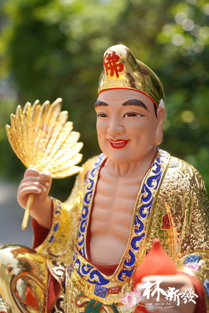 八吋八按金濟公師父-001.JPG