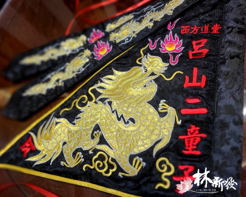 20250309-黑底龍令(金．銀．紫．粉．黃．藍．三龍)_10.jpg