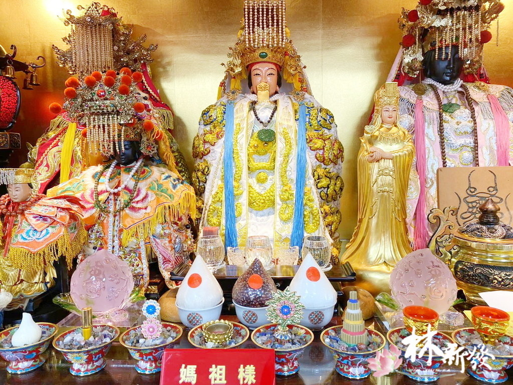 眾神新衣-觀音衣．太子甲．土地衣．聖母袍．王爺龍袍