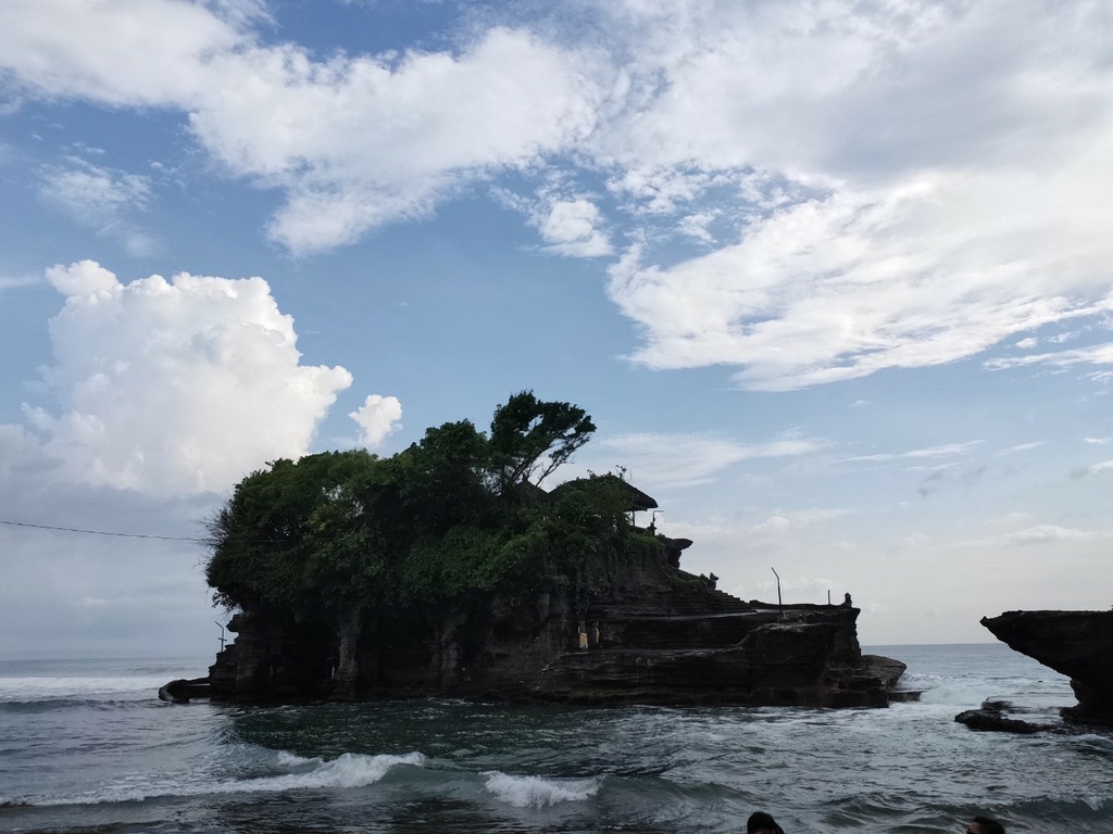 由於漲潮的關係,只能隔海注視著海神廟,退潮時可以直接走到海神廟喔。