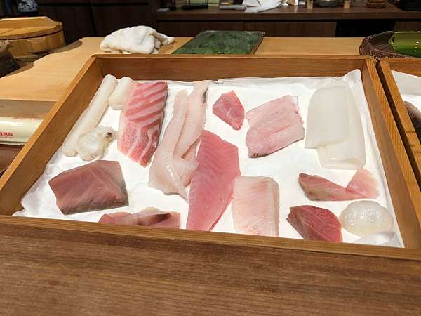 台南食記 城前鮨sushi 初嚐台南江戶前無菜單日本料理平日午間套餐中的魚料讓人驚豔 壽司羊的美食旅行