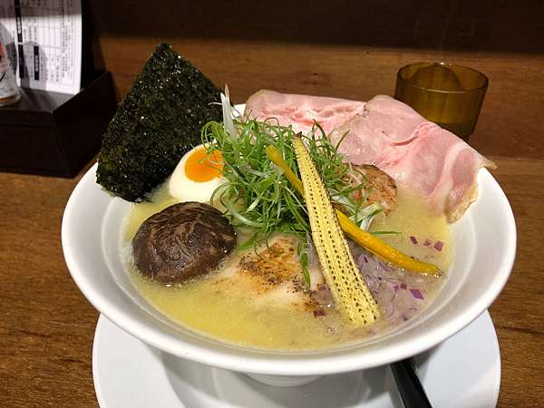 高雄美食 一本拉麵 捷運中央公園站 新堀江商圈 玉竹一街小巷 好吃的sp雞白原湯拉麵 濃郁的雞骨高湯 菜單 新地點 高雄美食 一本拉麵 捷運中央公園站 新堀江商圈 玉竹一街小巷 好吃的sp雞白原湯拉麵 濃郁的雞骨高湯 菜單 新地點