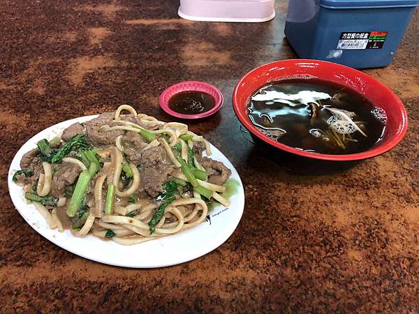 高雄美食 九如羊肉火鍋店 民族路橋旁 宵夜的好選擇 份量不少又好吃的羊肉炒麵 當歸羊筋湯 排骨 羊肚 大骨 骨髓 消夜 菜單 壽司羊的美食旅行 高雄美食 九如羊肉火鍋店 民族路橋旁 宵夜的好選擇 份量不少又好吃的羊肉炒麵 當歸羊筋湯 排骨 羊肚 大骨 骨髓 消夜 菜單 壽司羊的美食旅行