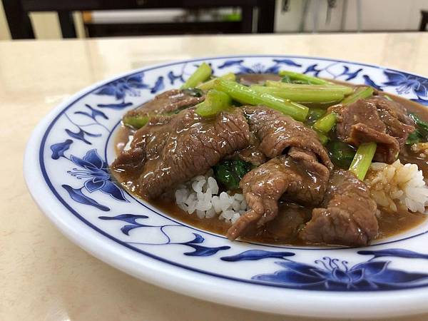 [食記] 仁武 和記牛肉 牛肉超多的牛肉燴飯 好吃