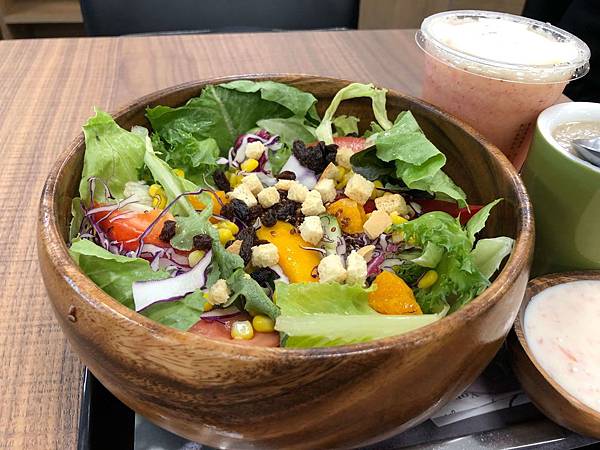 [食記] Woopen木盆輕食 中華門市 超大份量的沙拉