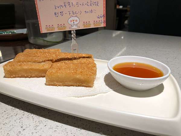 高雄美食 海底撈火鍋haidilaotaiwan 讓人驚豔的生蠔 必點紅糖糍粑 好吃的豬肚雞鍋 不錯吃但是偏貴的無骨牛小排 附菜單 高雄美食 海底撈火鍋haidilaotaiwan 讓人驚豔的生蠔 必點紅糖糍粑 好吃的豬肚雞鍋 不錯吃但是偏貴的無骨牛小排 附菜單