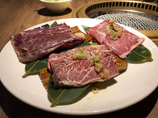 [食記] 牛角燒肉 義大店 單點品質尚可 牛五花偏油