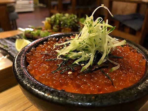 [食記] 築田日本料理 很特別的焦糖醬漬鮭魚卵丼