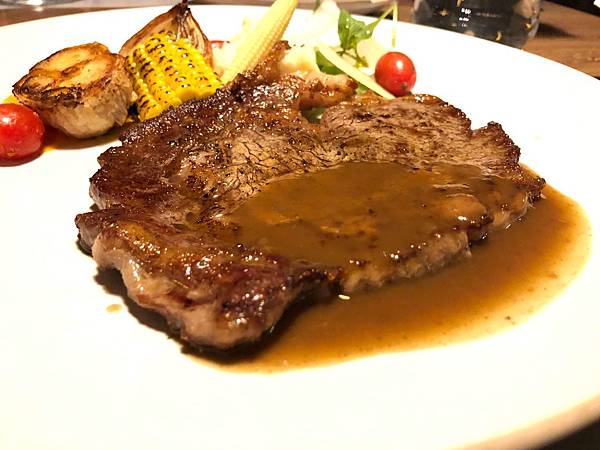 [食記] LAONE Kitchen 調味特別 價格偏貴的餐酒館