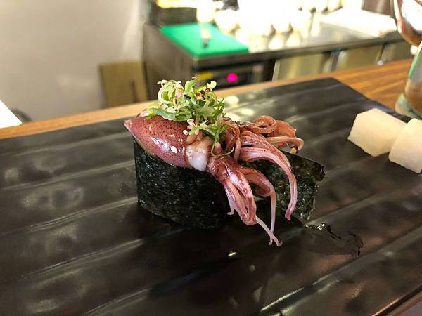 [食記] 台南澐壽司 好吃的螢烏賊 超大塊的水章魚