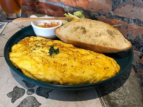 [食記] 高雄 亨寶咖啡 不錯吃的西班牙鬥牛士蛋捲