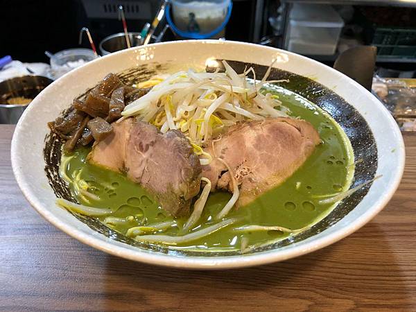 [食記] 麵屋趣 超特別的抹茶拉麵 味道真的很不凡