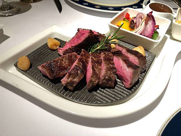 [食記] 台北 地中海牛排館 吃肋眼加價送住宿優惠