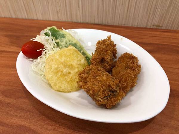 [食記] 高雄 橫濱屋 初代村田 炸物比拉麵更好吃