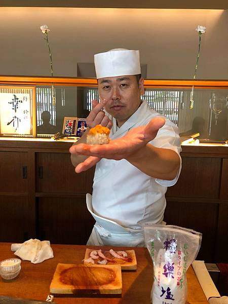 台中美食 鮓鈴木幸介sushi Suzuki Kosuke 很有趣的用餐體驗 國台日語都可以通 讓人眼睛為之一亮的無菜單日本料理 壽司羊 台中美食 鮓鈴木幸介sushi Suzuki Kosuke 很有趣的用餐體驗 國台日語都可以通 讓人眼睛為之一亮的無菜單日本料理 壽司羊