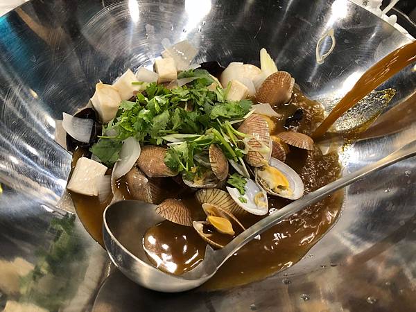 [食記] 鴨點棧 烤鴨港點專賣 風味特別的辣汁花甲