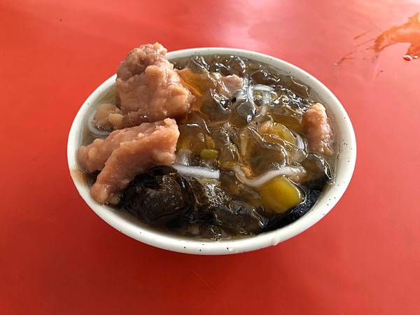 [食記] 春霞古早味粉圓冰 便宜好吃的綜合芋頭冰