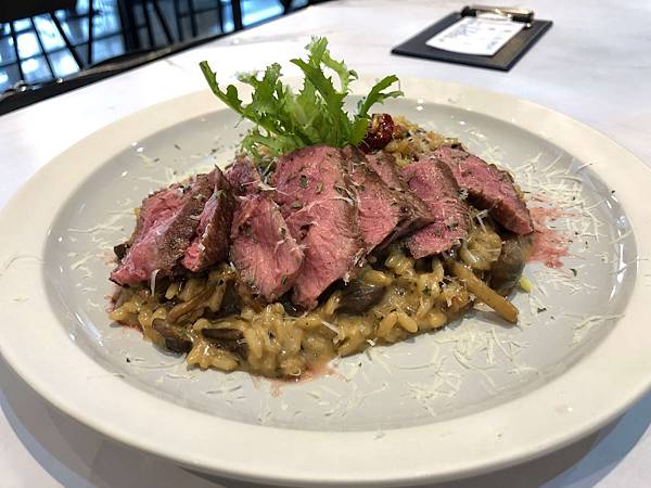 [食記] 高雄 夏佐廚房 牛肝菌菇佐嫩煎里肌牛燉飯