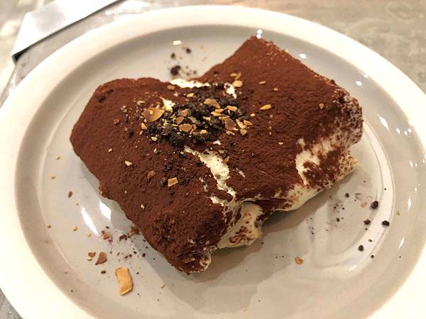 [食記] 神諭咖啡 濕潤好吃的提拉米蘇