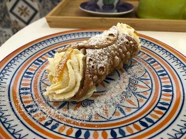 [食記] 胖尼咖啡 好吃的牛肉可頌與瑞可達起司捲