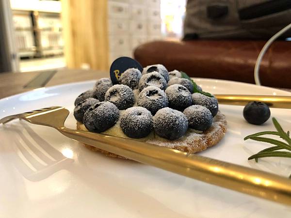 [食記] 台北 Bonica 雙色咖啡廳 玫瑰薩赫蛋糕