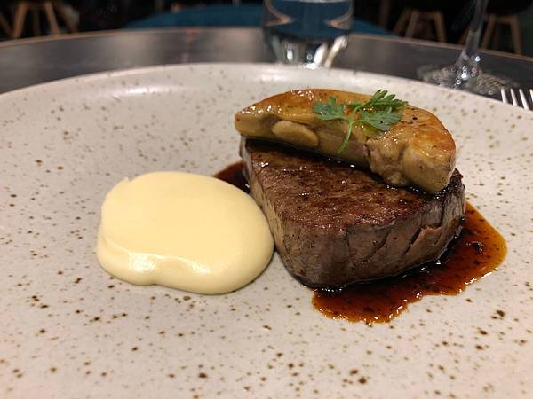 [食記] 台北 naked 裸餐酒 好吃的小卷茴香雞高湯