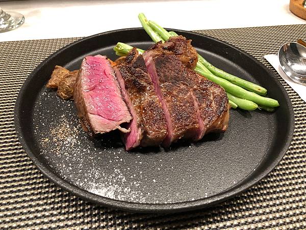 [食記] Oui steak 美術館附近 新開幕的牛排館