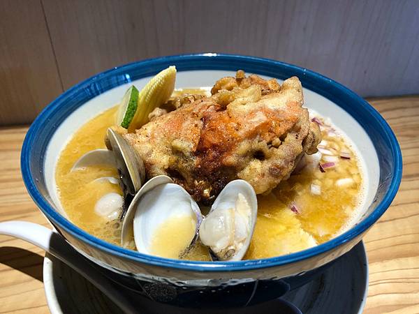 台中美食 創作麵坊 鮭の大助 鮭魚頭湯底 超濃郁的蟹白湯鹽味拉麵 特別的牡湯拉麵 擠上檸檬汁後又是一種不同的享受 附菜單 台中美食 創作麵坊 鮭の大助 鮭魚頭湯底 超濃郁的蟹白湯鹽味拉麵 特別的牡湯拉麵 擠上檸檬汁後又是一種不同的享受 附菜單