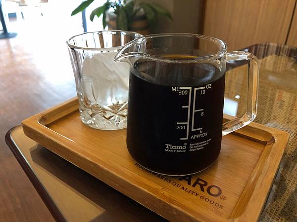 [食記] 高雄 力諾咖啡 有插座 不限時 好停車