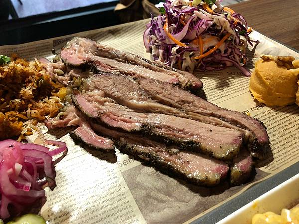 [食記] HOT BOX Barbecue 鹽埕美食 煙燻牛胸肉