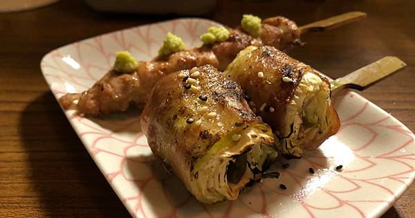 [食記] 手刀串燒 必點剝皮辣椒豚串 山葵雞腿肉串
