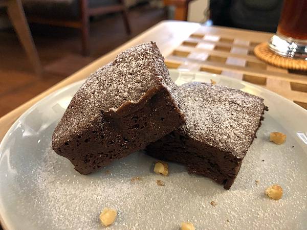 [食記] 鹽埕小店 五零年代咖啡 不限時 有插座 