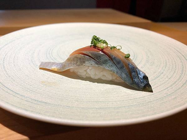 [食記] 台北 鮨文 青花魚握壽司 與 招牌的鰻魚飯