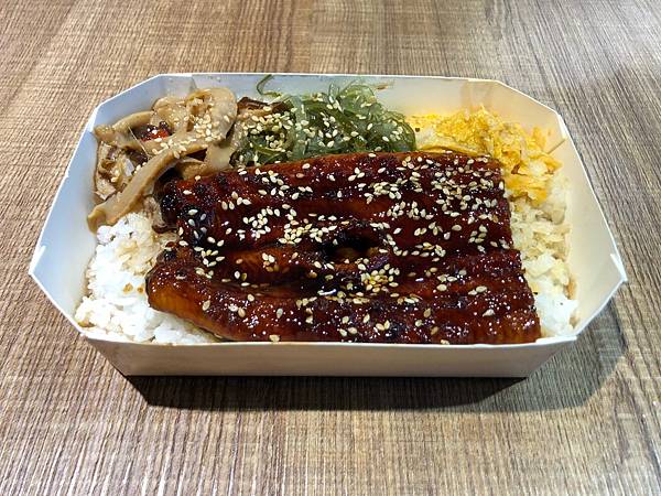 [食記] 高雄 和田日式料理 不用300元的半尾鰻魚飯