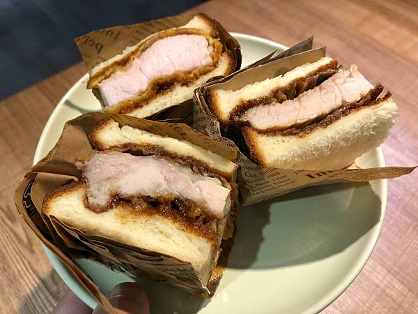 [食記] 鋒勝豚王 炸豬排 唐揚雞 燉牛臉頰三明治