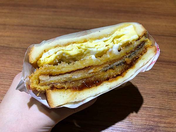 [食記] 來吃飯飯 奶油味太重的豬排 雞排 鰻魚吐司