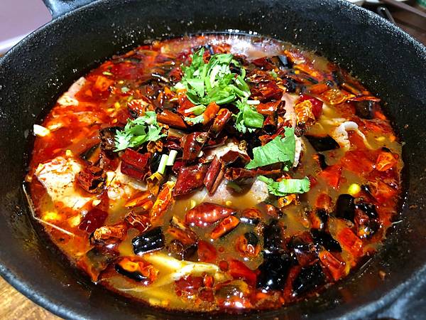 [食記] 十二月 好吃的石斑魚粥 微辣的川味水煮牛