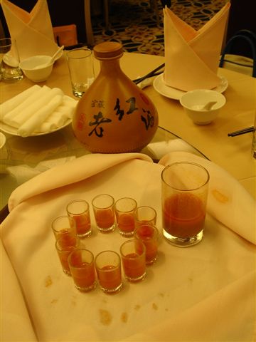 重點是後的那瓶酒.JPG