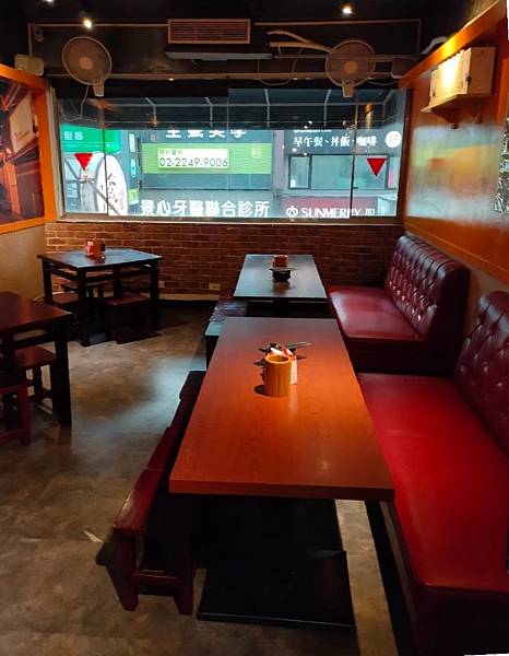 2樓大桌.jpg 2樓大桌.jpg